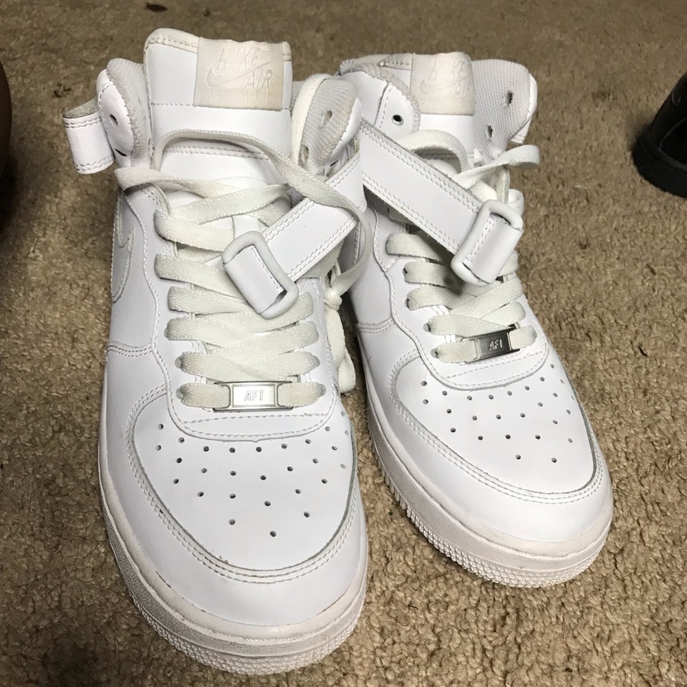 mid top air force 1s